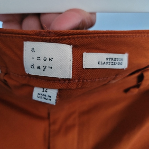 LADIES SHORTS - Picture 3 of 3